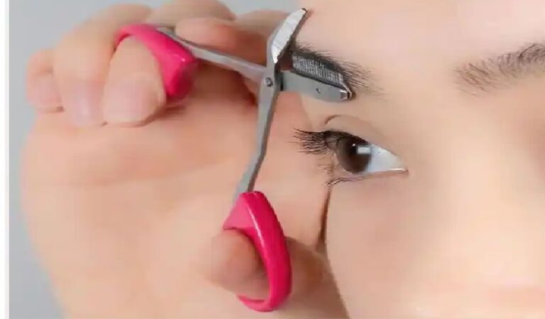 How to use eyebrow scissors with comb