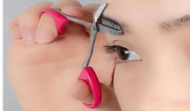 How to use eyebrow scissors with comb
